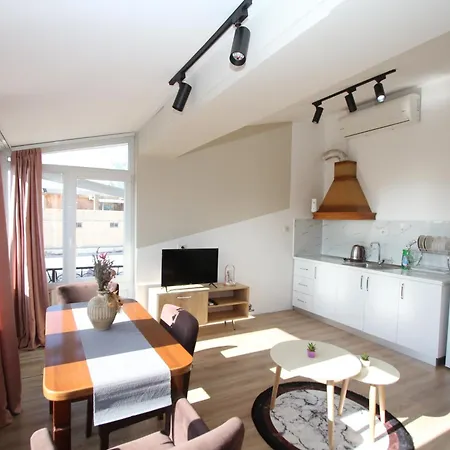 Cityscape Delight Apartment